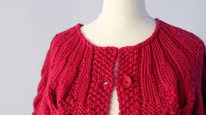 Strickst du eine besonders breite Blende musst du innerhalb der Blende Maschen abnehmen. Ausschnitt Stricken