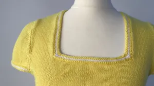 Für einen eckigen Ausschnitt kettest du alle Maschen an ausschnitt stricken