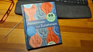 Viele unterschiedliche Techniken, um betonte Abnahmen zu stricken oder unsichtbar abzunehmen betonte abnahme