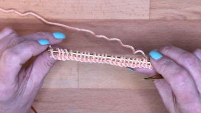 Wiederhole die Punkte 4+5, bis du alle Maschen angeschlagen hast. maschen anschlagen