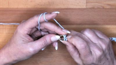 Wiederhole die Punkte 2+3 bis zum Ende der Reihe. maschen anschlagen