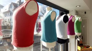 Ein Modell, viele verschiedene Farben.  pullunder stricken