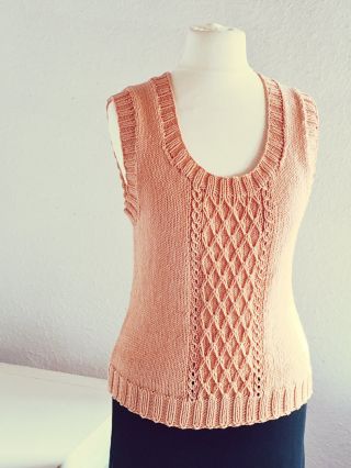 Stricke doch ein Strukturmuster nur am Vorderteil.  pullunder stricken