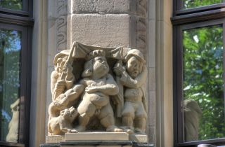 Der Kaiser geht nackig durch die Straßen und niemand traut sich etwas zu sagen, um nicht für dumm oder unfähig gehalten zu werden. Bildquelle Wikipedia CC BY-SA 4.0 raglanaermel stricken