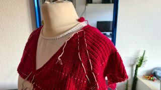 Wo die vordere Raglanlinie endet bestimmt wie sie im Vorderteil und im Raglanärmel verläuft.  raglanaermel stricken