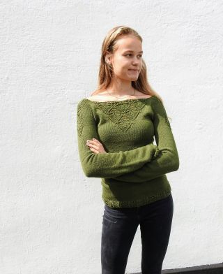 Je breiter dein Halsausschnitt wird, umso weiter wandert deine Raglanlinie Richtung Ärmel.  raglanaermel stricken